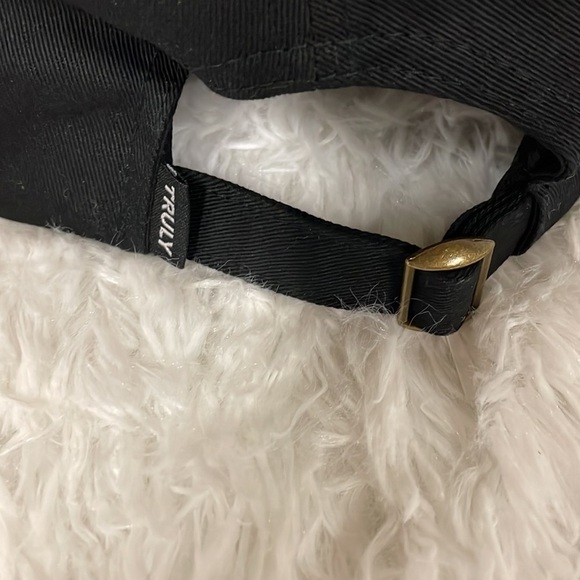 Truly HARD SELTZER Baseball cap - Picture 5 of 7